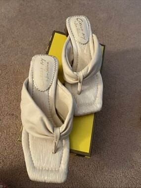 Circus by Sam Edelman Cream Knotted Toe-Loop Mules